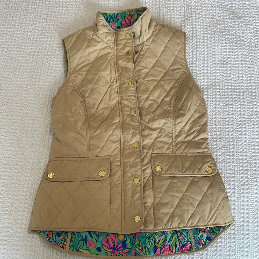 Lilly Pulitzer Size S Taupe Vest Gold decal pocket
